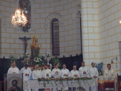 Vicario Roberto Rojo y clero oficiante